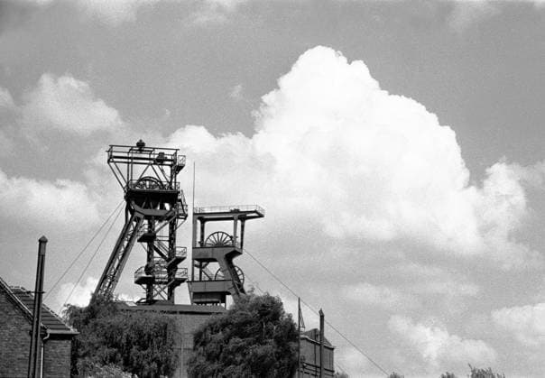Zeche EMIL Der Förderturm der Zeche EMIL in Essen Ruhrgebiet, Deutschland 1952. The winding tower of EMIL colliery in Essen Ruhr area, Germany 1952., Essen Deutschland Copyright: ErichxAndres EAN_90062_00641158 UnitedArchives
