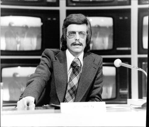 Fernsehlotterie 1974 Fernsehlotterie 1974 - Bekanntgabe der Hauptgewinner der deutschen Fernsehlotterie 1974 Jochen von Radio Luxemburg. Copyright: TelePress IMS_3634863-F UnitedArchives EDITORIAL USE ONLY