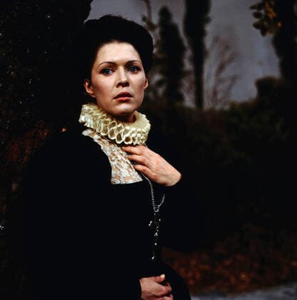 MARIA STUART Maria Stuart, TV-Verfilmung nach dem gleichnamigen Drama von Friedrich Schiller, Regie: Heinz Schirk, Deutschland, 1986, Szene: Anja Kruse als Maria Stuart, Königin von Schottland. Maria Stuart, TV film after a play by Friedrich Schiller, directed by Heinz Schirk, Germany, 1986, scene: Anja Kruse as Maria Stuart, Queen of Scotland., Deutschland Copyright: kpa kpa_55043796 UnitedArchives EDITORIAL USE ONLY