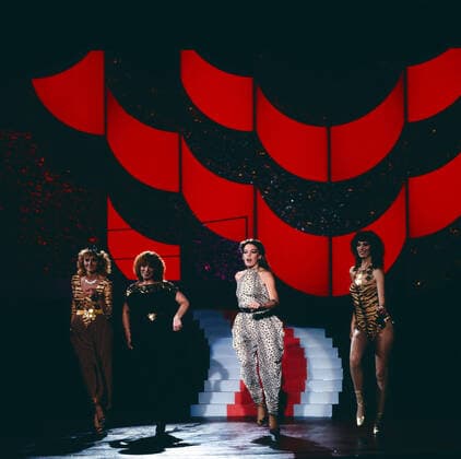 SHOW EXPRESS Show-Express, ZDF Musiksendung, Deutschland, 1981, Auftritt: The Hornettes, deutsche Pop Musik Gesangsgruppe. Show Express, TV music show, Germany, 1981, performance: The Hornettes, German pop music vocal group., Deutschland Copyright: kpa kpa_55043957 UnitedArchives EDITORIAL USE ONLY