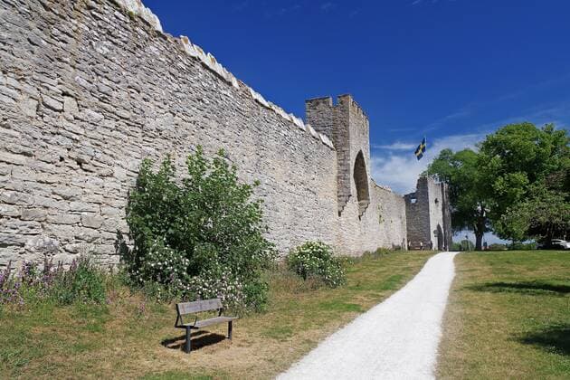 Weg entlang mittelalterlicher Stadtmauern und Türme, Visby, Ostsee, Gotland, Schweden, Europa Copyright: imageBROKER ReinhardxPantke ibxrpa08897497.jpg