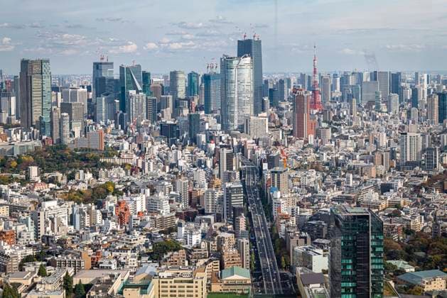 17.11.2022, xovx, Reise, Reportage, Japanreise November 2022, Blick vom Shibuya Sky auf Tokyo Blick vom Shibuya Sky, einer Aussichtsplattform auf dem Dach des Shibuya Scramble Square auf Tokyo. In der Metropole Tokyo leben mehr als 38,5 Millionen Menschen, was die Region zum größten Ballungsraum der Welt macht. Tokyo Shibuya Crossing Kanto Japan *** 17 11 2022, xovx, travel, reportage, Japan trip November 2022, view of Tokyo from Shibuya Sky View of Tokyo from Shibuya Sky, an observation deck on the roof of Shibuya Scramble Square The Tokyo metropolitan area is home to more than 38.5 million people, making it the largest metropolitan area in the world Tokyo Shibuya Crossing Kanto Japan
