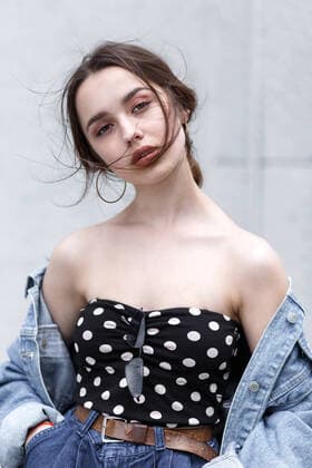 Creative Highlights Symbolbilder stylish millennial girl with beautiful brown eyes in a denim jacket Lviv, Lviv Oblast, Ukraine CR_ORFI200513B-368139-01 ,model released, Symbolfoto