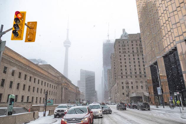 December 23, 2022, Toronto, Ontario, Canada: A winter storm has hit downtown Toronto with rain, ice, blowing snow, and intense wind on Friday, December 23, 2022. Toronto Canada  - ZUMAnto 20221223_int_t155_024 Copyright: xWinstonxTangx