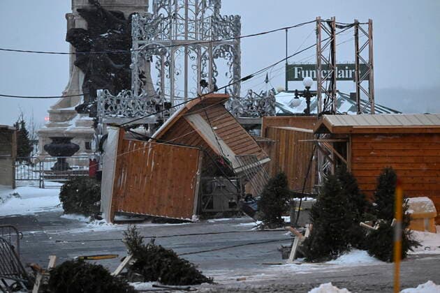 December 23, 2022, Quebec City, PQ, CANADA: Kiosks lay on their side at the Christmas German Market on the Dufferin Terrasse, as a major storm hits Eastern Canada, Friday, December 23, 2022 in Quebec City. Strong winds with gusts at over 105 km h caused the kiosks to flip. Quebec City CANADA  - ZUMAc35_ 20221223_zaf_c35_059 Copyright: xJacquesxBoissinotx