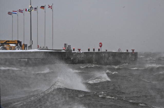 December 23, 2022, Quebec City, PQ, CANADA: Waves hit the port as a major storm hits Eastern Canada on Friday, December 23, 2022 in Quebec City. Quebec City CANADA  - ZUMAc35_ 20221223_zaf_c35_061 Copyright: xJacquesxBoissinotx
