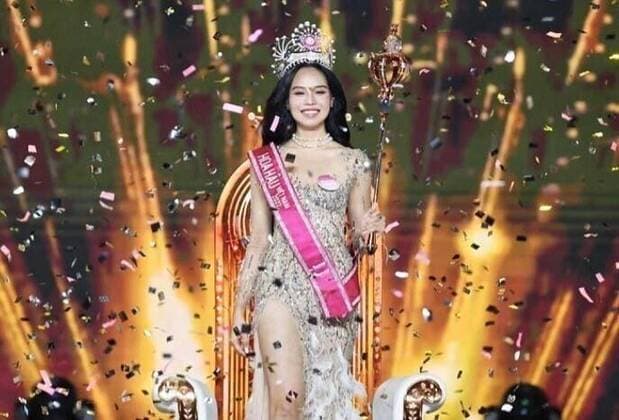 Entertainment Themen der Woche KW51 Miss Vietnam Schönheitswettbewerb in Hanoi (221224) -- HANOI, Dec. 24, 2022 -- Huynh Thi Thanh Thuy, a 19-year-old university student, wins the final of Miss Vietnam 2022 in Ho Chi Minh City, Vietnam, Dec. 23, 2022. TO GO WITH 19-year-old university student crowned Miss Vietnam 2022 ( Handout via Xinhua) VIETNAM-MISS VIETNAM VNA 