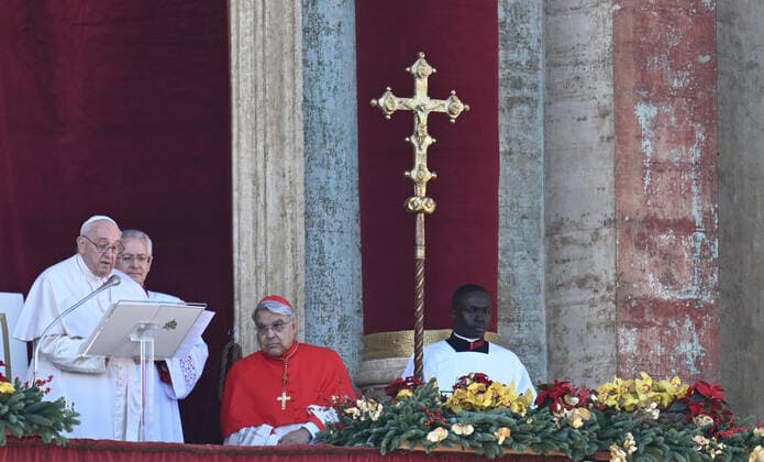 Bilder des Jahres 2022, News 12 Dezember News Themen der Woche KW51 December 25, 2022, Vatican City, Vatican City: Pope Francis as he leads Urbi et Orbi prayer from the balcony of Saint Peters Basilica facade at the Vatican on occasion of Christmas feasts, 25 December 2022. ANSA CLAUDIO PERI Vatican City Vatican City - ZUMAa110 20221225_zaf_a110_001 Copyright: xAnsa ClaudioxPerix