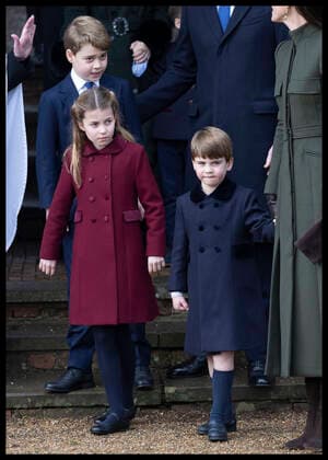 . 25 12 2022. Sandringham , United Kingdom. Prince William and Kate Middleton , the Prince and Princess of Wales, along with their children Prince George, Princess Charlotte and Prince Louis leaving the Christmas Day church service at Sandringham, United Kingdom.  xStephenxLockx xi-Imagesx IIM-24035-0093
