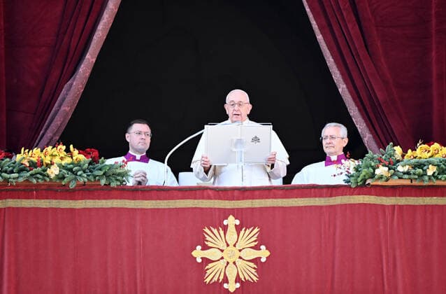 News Themen der Woche KW51 News Bilder des Tages Rom, Vatikan Weihnachten 25.12.2022 Papst Franziskus I. spricht den Urbi Et Orbi Segen von der Loggia des Petersdom *** Rome, Vatican Christmas 25 12 2022 Pope Francis I says the Urbi Et Orbi blessing from the loggia of St. Peters Basilica