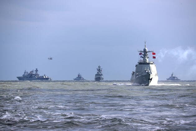 News Themen der Woche KW52 News Bilder des Tages (221227) -- ABOARD DESTROYER JINAN, Dec. 27, 2022 -- Warships from Chinese and Russian navies are pictured after a joint naval exercise, Joint Sea 2022, in the East China Sea on Dec. 27, 2022. Chinese and Russian navies concluded the seven-day joint naval exercise Tuesday in the East China Sea. TO GO WITH China, Russia conclude joint naval exercise (Photo by Xinhua) CHINA-RUSSIA-JOINT NAVAL EXERCISE-CONCLUSION (CN) XuxWei 