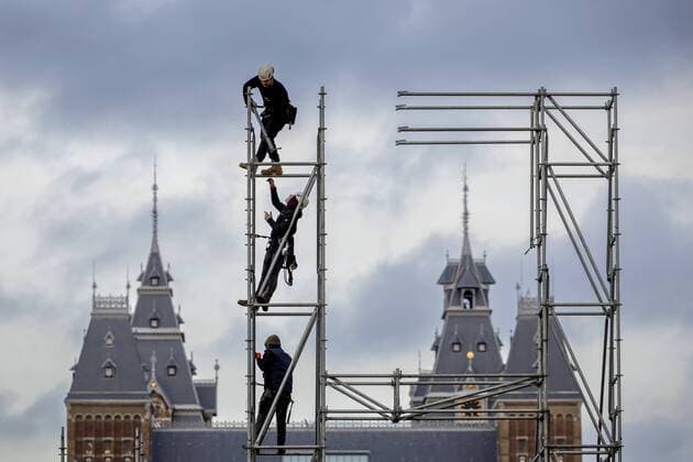News Themen der Woche KW52 News Bilder des Tages AMSTERDAM - Construction of a fireworks and light show on New Year s Eve on the Museumplein. In the capital, where there is a ban on consumer fireworks, the turn of the year is celebrated in a number of places with professional fireworks shows. ANP ROBIN VAN LONKHUIJSEN netherlands out - belgium out *** AMSTERDAM Construction of a fireworks and light show on New Year s Eve on the Museumplein In the capital, where there is a ban on consumer fireworks, the turn of the year is celebrated in a number of places with professional fireworks shows ANP ROBIN VAN LONKHUIJSEN netherlands out belgium out  Copyright: xx x459925647x originalFilename: 459925647.jpg