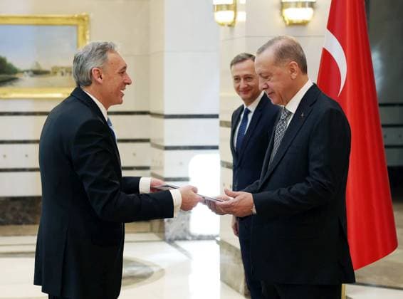News Themen der Woche KW52 News Bilder des Tages Turkish President Recep Tayyip Erdogan receives Hugo Kairos, the new Uruguayan ambassador to Turkey, in Ankara Turkish President Recep Tayyip Erdogan receives Hugo Kairos, the new Uruguayan ambassador to Turkey, in Ankara on December 27, 2022. Photo by Turkish presidency apaimages Ankara Ankara Turkey 271222_ANKARA_TPO_00 (3) Copyright: xapaimagesxTurkishxpresidencyx xapaimagesx