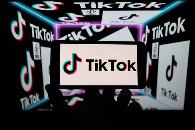 TikTok App Illustration TikTok Logo icon displayed on mobile with TikTok logo seen in the background in this photo illustration, on December 28, 2022, in Brussels, Belgium (Photo illustration by Jonathan Raa NurPhoto) Brussels Belgium  Copyright: xJonathanxRaax originalFilename: raa-tiktokap221228_npN3i.jpg