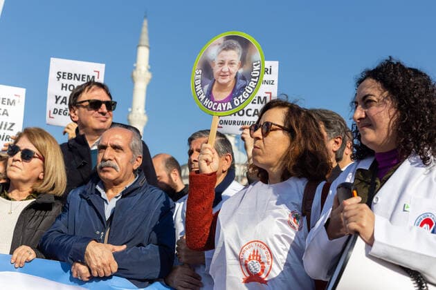 News Themen der Woche KW52 News Bilder des Tages December 29, 2022: Protesters gather at Istanbul Caglayan courthouse ahead of a press release during the trial of Sebnem Korur Fincanci, detained over chemical arms comment and terrorist propaganda charges in Turkiye on December 29, 2022. - ZUMAi72_ 20221229_znp_i72_003 Copyright: xTolgaxIldunx