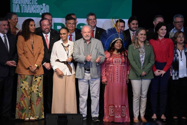 Brasilien, Luiz Inacio Lula da Silva stellt in Brasilia Minister seiner neuen Regierung vor BRASÍLIA DE MINAS, MG - 29.12.2022: LULA ANUNCIA ÚLTIMOS MINISTROS - Photo, President Lula, Marina Silva, Sonia Guajajara and Anielle Franco. This Thursday (29) President-elect Luiz Inácio Lula da Silva announced the last names of ministers to compose the ministerial staff of his government. x2313925x  TonxMolina