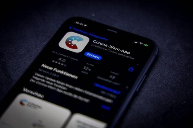 App Store - Apple 29.12.2022: Apple App Store auf einem iPhone. Praktische Alltagshelfer - Apps für das iPhone - Corona-Warn-App *** App Store Apple 29 12 2022 Apple App Store on an iPhone Practical Everyday Helpers Apps for iPhone Corona Warn App
