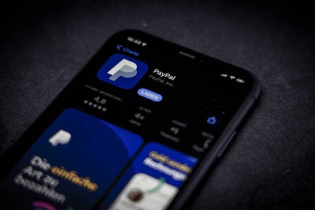App Store - Apple 29.12.2022: Apple App Store auf einem iPhone. Apps-Charts - Gratis Apps für das iPhone - PayPal *** App Store Apple 29 12 2022 Apple App Store on an iPhone Apps Charts Free Apps for iPhone PayPal