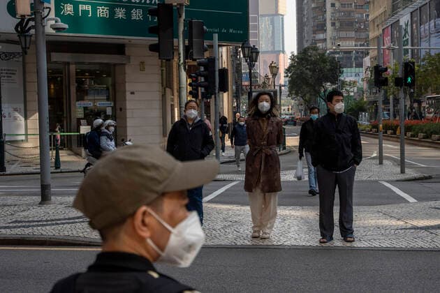 Macau Covid-19 Measures Pedestrian wearing face masks waiting to cross the street on December 29, 2022 in Macau, China. Macau Macau  Copyright: xVernonxYuenx originalFilename: yuen-macaucov221229_npuwo.jpg