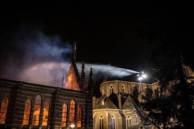 Bilder des Jahres 2023, News 01 Januar News Themen der Woche KW52 News Bilder des Tages VEGHEL - Fire brigade at a large fire in the Sint-Lambertus Church. The cause of the fire is not yet known. ANP ROB ENGELAAR netherlands out - belgium out *** VEGHEL Fire brigade at a large fire in the Sint Lambertus Church The cause of the fire is not yet known ANP ROB ENGELAAR netherlands out belgium out  Copyright: xx x460095740x originalFilename: 460095740.jpg
