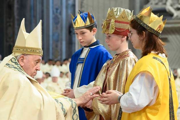 Bilder des Jahres 2023, News 01 Januar News Themen der Woche KW52 January 1, 2023, VATICAN CITY: Pope Francis presides at Holy Mass of the Solemnity of Most Holy Mary Mother of God on the 56st World Day of Peace in Saint Peter s Basilica in the Vatican City, 01 January 2023..ANSA VATICAN MEDIA. VATICAN CITY - ZUMAa110 20230101_zaf_a110_038 Copyright: xVaticanxMediax