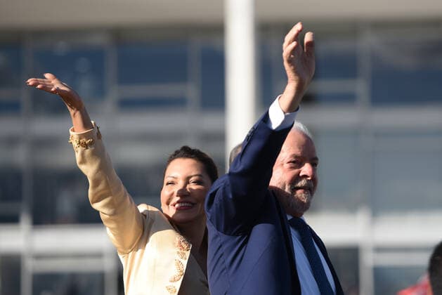 BRASÍLIA, DF - 01.01.2023: PRESIDENT LULA S INAUGURATION - Photo, President Lula, and First Lady Janja in the presidential car. This Sunday (1) President Luiz Inácio Lula da Silva takes office as President of Brazil with Geraldo Alckmin as his Vice President. x2314616x  TonxMolina