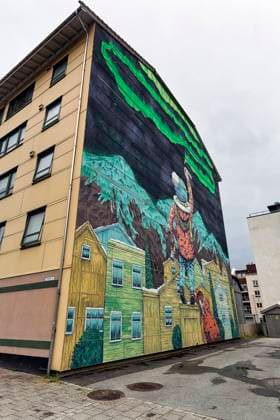  Mural After School, Mädchen, Graffiti Sprayer sprüht Nordlichter, Künstler Rustam Qbic, Streetart in Bodø, Bodo, Nordland, Norwegen, Europa *** Mural After schools Girl, Graffiti Sprayer sprays northern lights, Artists Rustam Qbic, Streetart in Bodo, bodo, northland, Norway, Europe Copyright: imageBROKER/AngelaxtoxRoxel iblato08908109.jpg