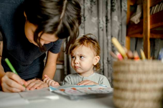 Sad baby boy by brother writing with pen at home model released, Symbolfoto property released, ANAF00638