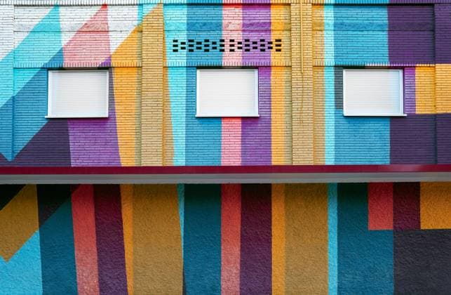 Creative Highlights World Windows with white shutters on wall of modern building with colorful geometric ornament in city DanielPerezLozao_ID10686_323548_008 Copyright: xDanielxPerezxLozaox Model Released