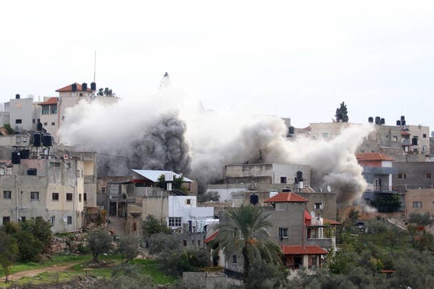 Bilder des Jahres 2023, News 01 Januar News Themen der Woche KW01 News Bilder des Tages Smoke billows from a house as Israeli soldiers demolish the home of a Palestinian, accused of killing an Israeli soldier, in the village of Kafr Dan in Jenin, in the West Bank Smoke billows from a house as Israeli soldiers demolish the home of a Palestinian, accused of killing an Israeli soldier, in the village of Kafr Dan in Jenin, in the West Bank, on January 2, 2023. Photo by Ahmed Ibrahim APAimages Jenin West Bank Palestinian Territory 020123_JENIN_AIB_00 (1) Copyright: xapaimagesxAhmedxIbrahimx xapaimagesx