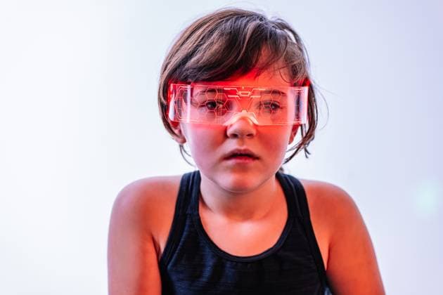 Creative Highlights Symbolbilder Thoughtful kid in orange smart goggles exploring virtual reality isolated on white background, Model released HodeiUnzueta_ID10684_323452_046 Copyright: xHodeixUnzuetax MR