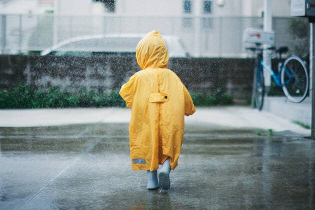 Japanese kid playing outside on a rainy day AFLO196339644  , 196339644.jpg, ,model released, Symbolfoto
