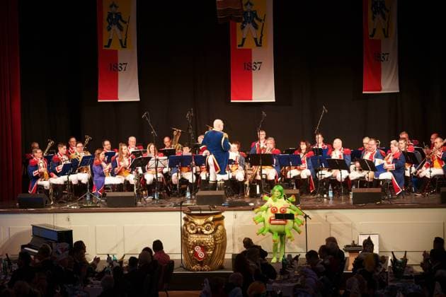 VERLEIHUNG DES RANZENGARDISTEN AN CHRISTIAN HEIDEL GROSSER MUSIKALISCHER GENERALAPPELL DER MAINZER RANZENGARDE KURFUERSTLICHES SCHLOSS MAINZ