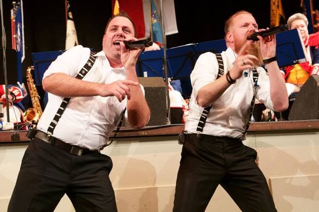 DOBBELBOCK MATTHIAS UND ANDREAS BOCKIUS VERLEIHUNG DES RANZENGARDISTEN AN CHRISTIAN HEIDEL GROSSER MUSIKALISCHER GENERALAPPELL DER MAINZER RANZENGARDE KURFUERSTLICHES SCHLOSS MAINZ