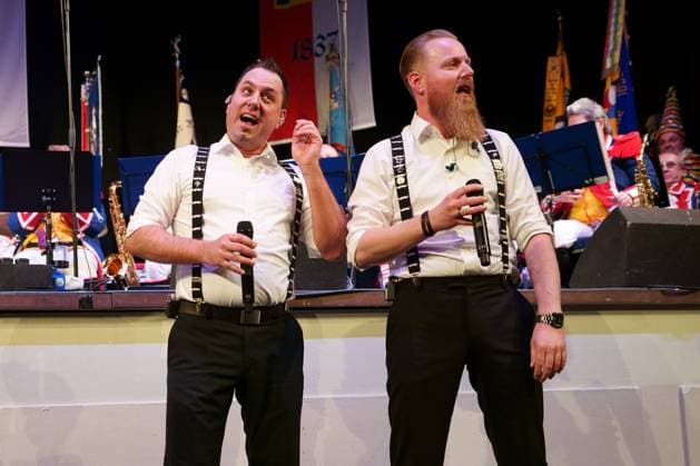 DOBBELBOCK MATTHIAS UND ANDREAS BOCKIUS VERLEIHUNG DES RANZENGARDISTEN AN CHRISTIAN HEIDEL GROSSER MUSIKALISCHER GENERALAPPELL DER MAINZER RANZENGARDE KURFUERSTLICHES SCHLOSS MAINZ