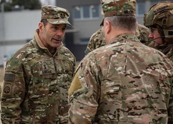 RECORD DATE NOT STATED Maj. Gen. Christopher Donahue, the 82nd Airborne Division commanding general, speaks with Gen. Mark Milley, the Chairman of the Joint Chiefs of Staff, during a visit to Nowa Deba, Poland, March 4, 2022. Gen. Milley was visiting Paratroopers of the 82nd Airborne Division who are deployed to assure our Allies by providing a host of unique capabilities and conducting a wide range of missions that are scalable and tailorable to mission requirements. Copyright: xpiemagsx dvidspieope2224122022-19855 !ACHTUNG AUFNAHMEDATUM GESCHÄTZT!