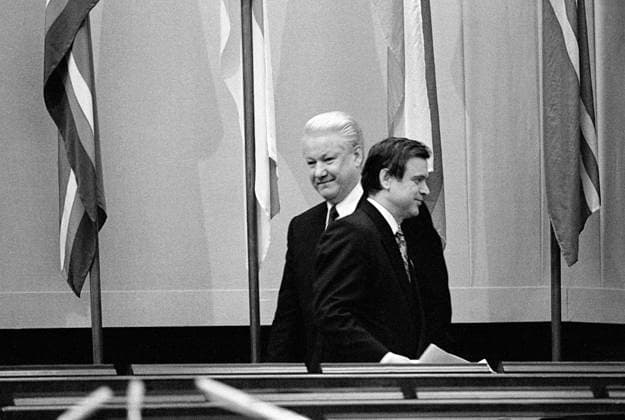 Boris Yeltsin and Ruslan Khasbulatov 522821 14.12.1992 From left: Russian President Boris Yeltsin 1931-2007 and Speaker of the Russian Supreme Soviet Parliament Ruslan Khasbulatov at the Seventh Congress of Russian People s Deputies. Boris Kaufman Sputnik Moscow Russia  Copyright: xBorisxKaufmanx