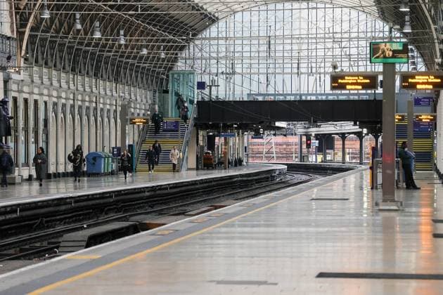 Bilder des Jahres 2023, News 01 Januar News Themen der Woche KW01 News Bilder des Tages . 04 01 2023. London, United Kingdom. Ongoing RMT Industrial Action. Rush hour at Paddington Station as more than 40,000 rail workers enter second day of a 48 hour strike after talks failed to resolve a dispute over pay, jobs, and conditions.  xMartynxWheatleyx xi-Imagesx IIM-24051-0018