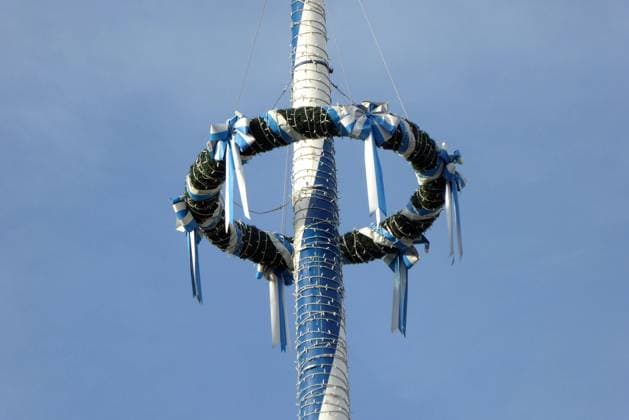 Maibaum in Bayern Maibaum in Bayern *** Maypole in Bavaria Maypole in Bavaria 