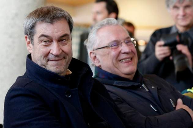 News Themen der Woche KW01 News Bilder des Tages Markus Söder und Joachim Herrmann bei einem Pressetermin zum Thema Sicherer Wintersport in den Bergen auf der Zugspitze. Garmisch-Partenkirchen, 04.01.2023 *** Markus Söder and Joachim Herrmann at a press event on the subject of safer winter sports in the mountains on the Zugspitze Garmisch Partenkirchen, 04 01 2023 Foto:xR.xSchmiegeltx xFuturexImage