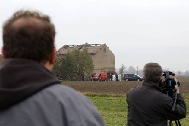 Italien, Ermittlungen nach Ehrenmord an Saman Abbas auf Bartoli Bauernhof in Novellara Carabinieri of the RIS together with the Fire Brigade scour an abandoned farmhouse near the Bartoli farm, after the discovery of human bones possibly of Saman Abbas, the Pakistani girl allegedly killed by her family because she did not live according to the dictates imposed by the family Editorial Usage Only  Copyright: xRobertoxBrancolinix xIPAx Agenzia_Fotogramma_FGR3685106