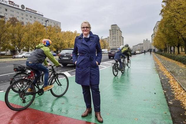 Glanze-Eröffnung Karl Marx Allee <p>Am 26. Oktober 2020 wurde in Berlin MItte die neu gestaltete Karl Marx Allee eröffnet. Senatorin Regine Günther. Deutschland Berlin Berlin Copyright: SergejxGlanze NUR FÜR REDAKTIONELLE ZWECKE *** Glory Opening Karl Marx Avenue P on 26 October 2020 was in Berlin Middle the New designed Karl Marx Avenue opened Senator Regine Günther Germany Berlin Berlin Copyright SergejxShine only for Editorial Purpose Copyright: SergejxGlanze doc7cxa92h2x2aqlmejnzi EDITORIAL USE ONLY