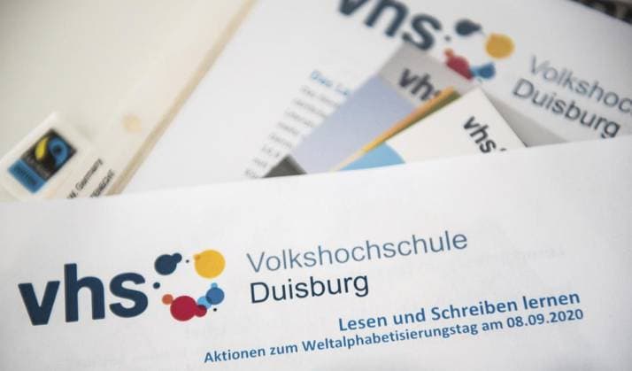 Alphabetisierungskurse der VHS in Duisburg <p>am Mittwoch, den 2. September 2020 in Duisburg. Am 8.9. ist Weltalphabetisierungstag. Eva Wortmann, die die Alphabetisierungskurse für die VHS koordiniert, stellt ein neues Online-Lernportal vor. Deutschland NRW Duisburg Copyright: TanjaxPickartz NUR FÜR REDAKTIONELLE ZWECKE *** Literacy courses the VHS in Duisburg P on Wednesday, the 2 September 2020 in Duisburg on 8 9 is Weltalphabetisierungstag Eva Wortman, the the Literacy courses for the VHS coordinated, provides a New Online learning portal before Germany NRW Duisburg Copyright Tanjax Pickartz only for Editorial Purpose Copyright: TanjaxPickartz doc7c5k0fuz401hlh8yukm EDITORIAL USE ONLY