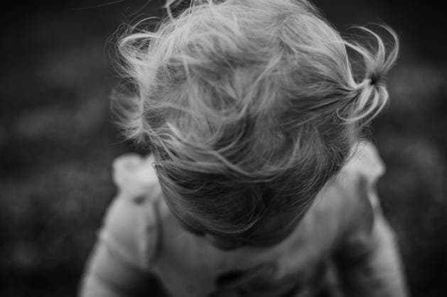Creative Highlights Symbolbilder Young girl s hair blowing in the wind before storm McClure, Illinois, United States CR_WEKW2301031D-1100737-01 ,model released, Symbolfoto