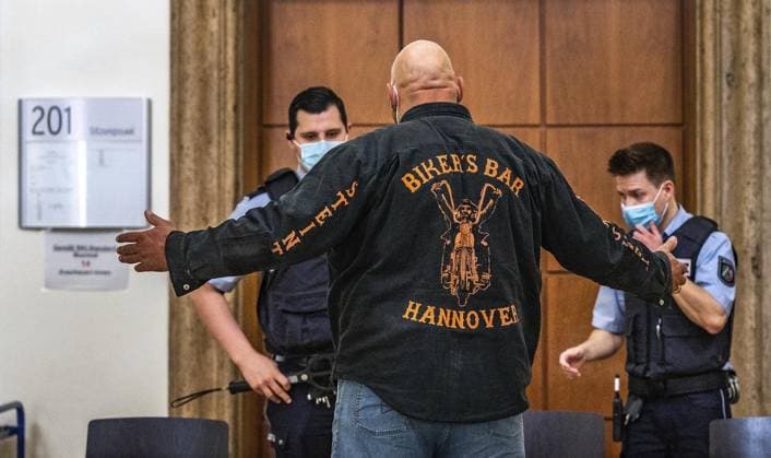 Rocker- Prozess am Landgericht in Hagen. <p>Mitglieder der Rockerbande Bandidos am Freitag den 26. Febuar 2021 im Landgericht Hagen. Mitangeklagt ist unter anderem Peter Marzolek. Erwartet wird auch die Aussage von Hells Angels Chef Frank Hanebuth, hier im Bild. Deutschland NRW Hagen Copyright: RalfxRottmann NUR FÜR REDAKTIONELLE ZWECKE *** Rocker Process on District Court in Hagen P Members the Rockers Gang Bandidos on Friday the 26 Febuar 2021 at District Court Hagen co-accused is at other Peter Marzolek expected will also the Statement from Hells Angels Chief Frank Hanebuth, here at Picture Germany NRW Hagen Copyright RalfxRottmann only for Editorial Purpose Copyright: RalfxRottmann doc7eogrklp60hami4f20fw EDITORIAL USE ONLY