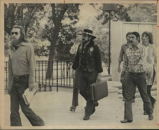 August 17, 1979, San Antonio, Texas, USA: Bandido Motorcycle Club office Franklin Schmick approaches the U.S. Courthouse carrying briefcase San Antonio USA - ZUMAa27_ 19790817_znn_a27_001 Copyright: xSanxAntonioxExpress-Newsx