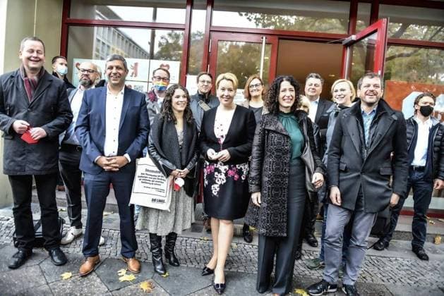 3er-Sondierungsgespräch <p>3er-Sondierungsgespräch SPD, Linke, B90 Grüne am 12. Oktober 2021 zur Bildung einer neuen Landesregierung, Senat, nach der Abgeordnetenhauswahl am 26.09.21, im Kurt-Schumacher-Haus der SPD in Berlin, mit Klaus Lederer, Tobias Schulze, Linke, Raed Saleh, Franziska Giffey, SPD, Anne Helm mit Beutel, Carsten Schatz mit Torte, Bettina Jarasch, Gruene, Ina Czyborra, Iris Spranger, Andreas Geisel, Nina Stahr, Werner Graf. Deutschland Berlin Copyright: RetoxKlar NUR FÜR REDAKTIONELLE ZWECKE *** threesome Exploratory discussion P threesome Exploratory discussion SPD, Left, B90 green on 12 October 2021 to Education a New state government, Senate, to the House of Representatives election on 26 09 21, at Kurt Schum Copyright: RetoxKlar doc7hxmiy2q284ik1rg5q8 EDITORIAL USE ONLY
