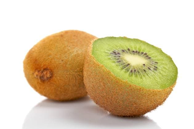 Two half of kiwi fruit reflected on white background. Shallow DOF Copyright: xRafaxIrustaxMachinx xDesignxPicsx , 30267584 Copyright: RafaxIrustaxMachinx xDesignxPics 30267584
