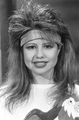 Pia Zadora (Sängerin) 05 85 haef Pia Zadora im Mai 1985 bei Na Sowas! (ZDF) USA US-Amerikanerin US-amerikanisch amerikanische Frau Gesang Musikerin Musik Schauspiel Schauspielerin Broadway Musical TV Film Fernsehen Kino Fernsehsendung TV-Show american singer actress musician hoch Porträt lächelnd Stirnband sw *** Pia Zadora singer 05 85 haef Pia Zadora in May 1985 at Na Sowas ZDF USA US American American woman singing musician music actress actress Broadway musical TV movie television cinema television show american singer actress musician high portrait smiling headband bw