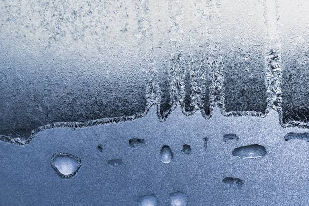 closeup of frozen glass texture Copyright: xDinaxTrifonovax xDesignxPicsx , 31912068 Copyright: DinaxTrifonovax xDesignxPics 31912068